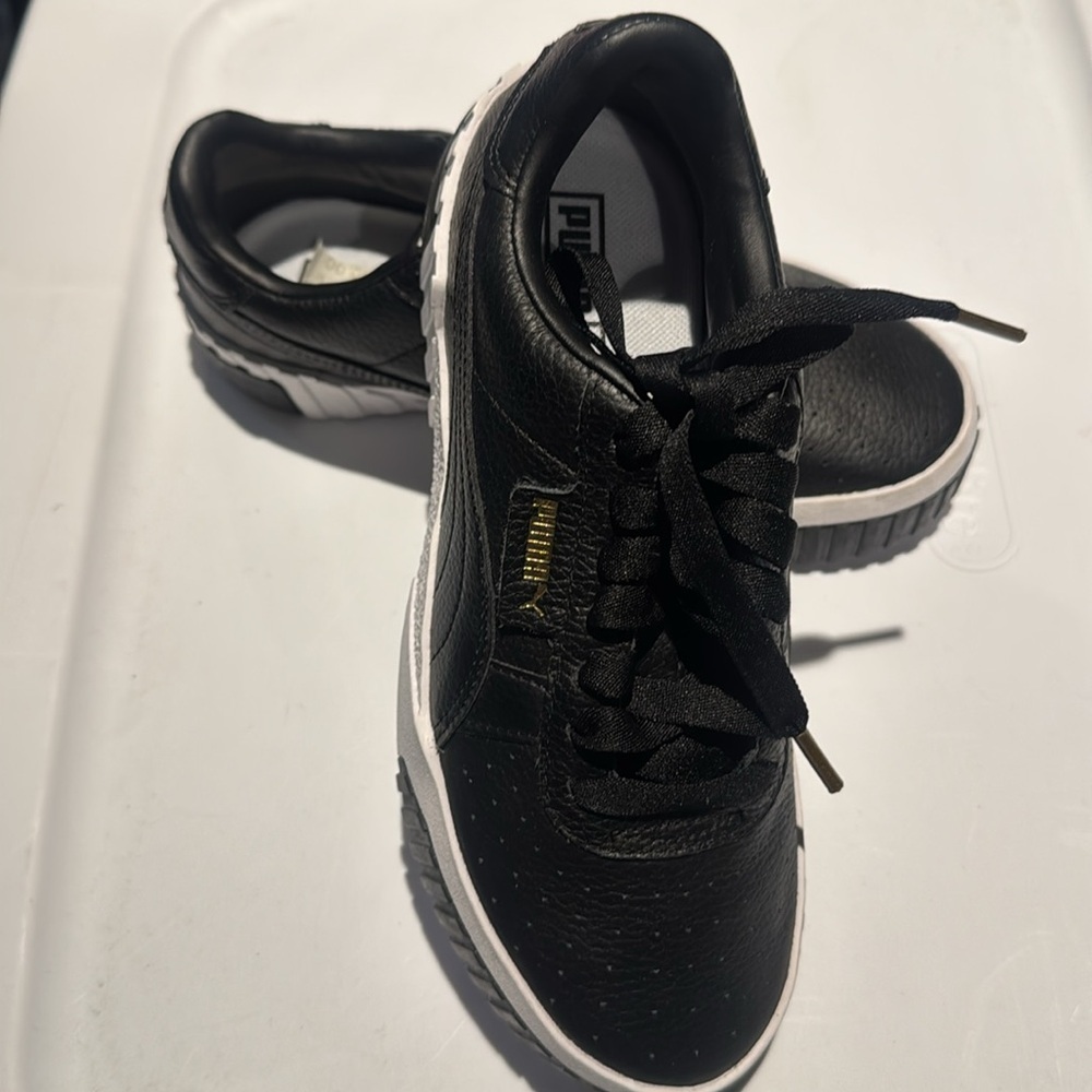 NWT PUMA SHOES BLACK/WHITE 6.5 NEVER WORN